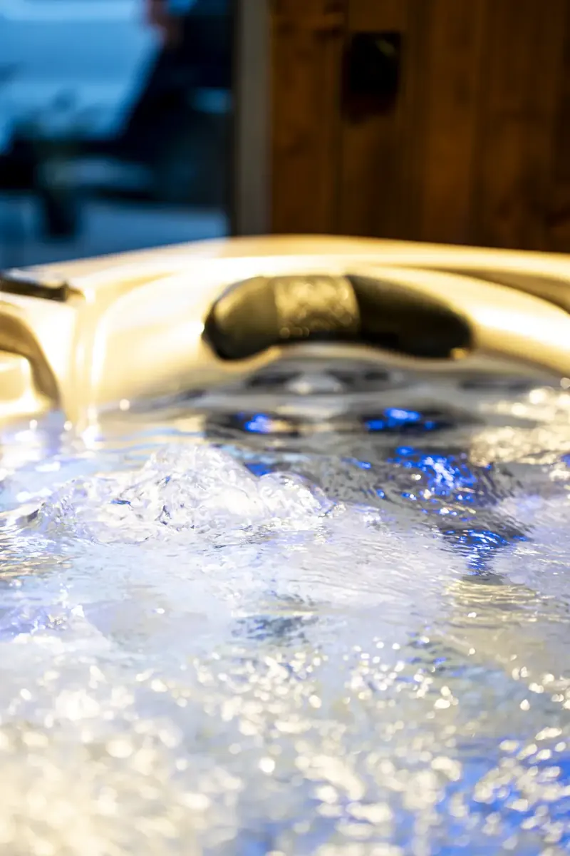 Showroom SPA Occitan à Nègrepelisse avec spa exposé